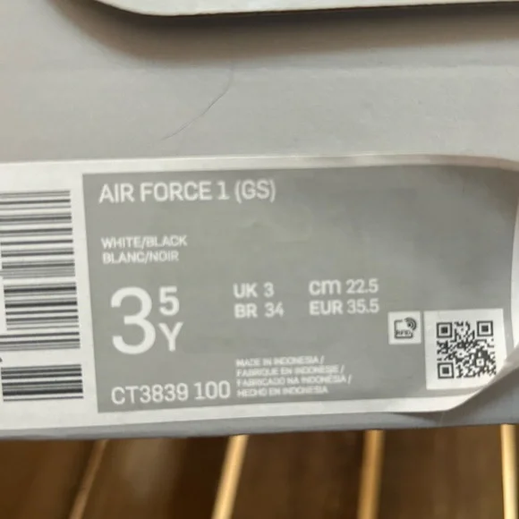 Kids 3.5 Nike Air Force 1 White Sneakers - Picture 9 of 9